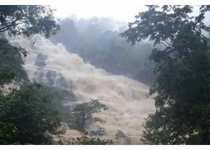 2017–05-18  泰国清迈连降2天大雨 茵他暖山关闭2处瀑布